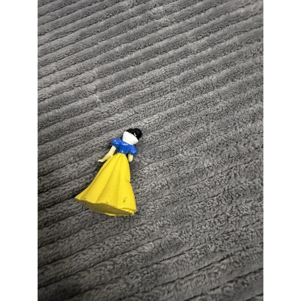SNOW WHITE DISNEY SNOW WHITE & SEVEN DWARFS Mini Figure  PVC